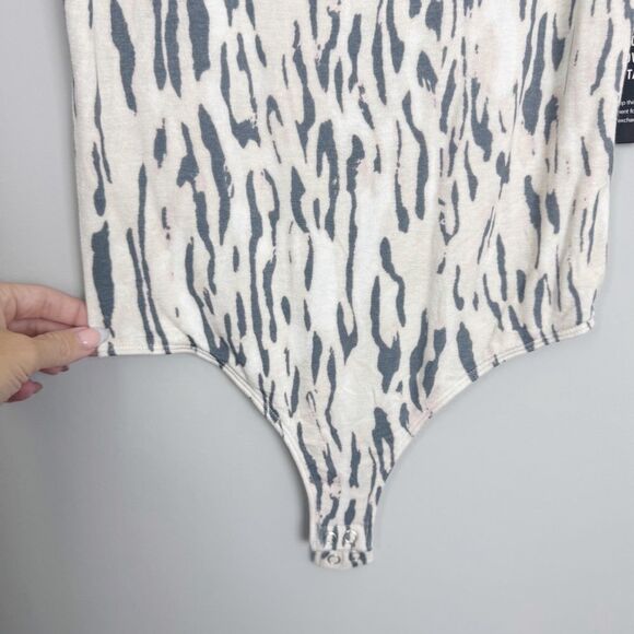 EXPRESS | NEW Animal Print Leopard Sleeveless Turtleneck Bodysuit Women’s Size S - Picture 4 of 7